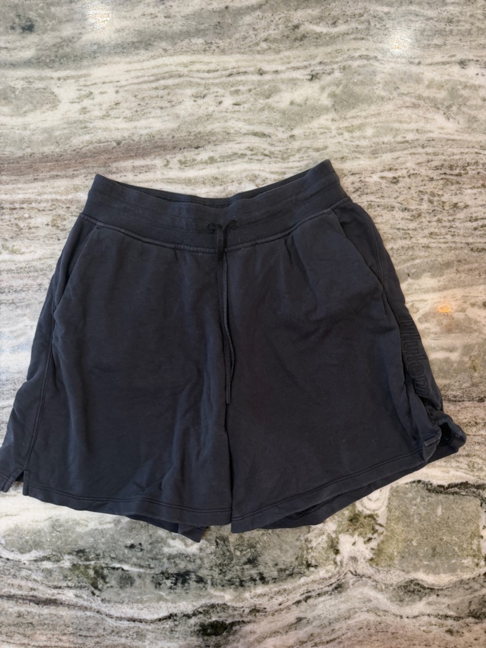 Lululemon All Yours High-Rise Short 7"
Black Size 8 - Picture 4 of 8